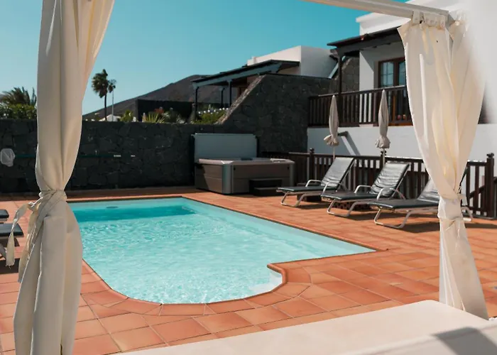 Willa Lanzarote Ascanio *